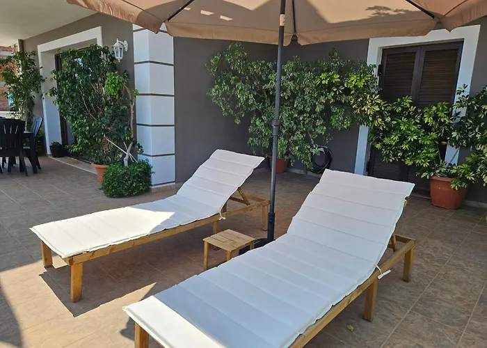 G And A House Apartment *