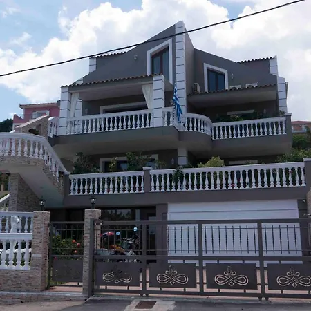 G And A House アパート